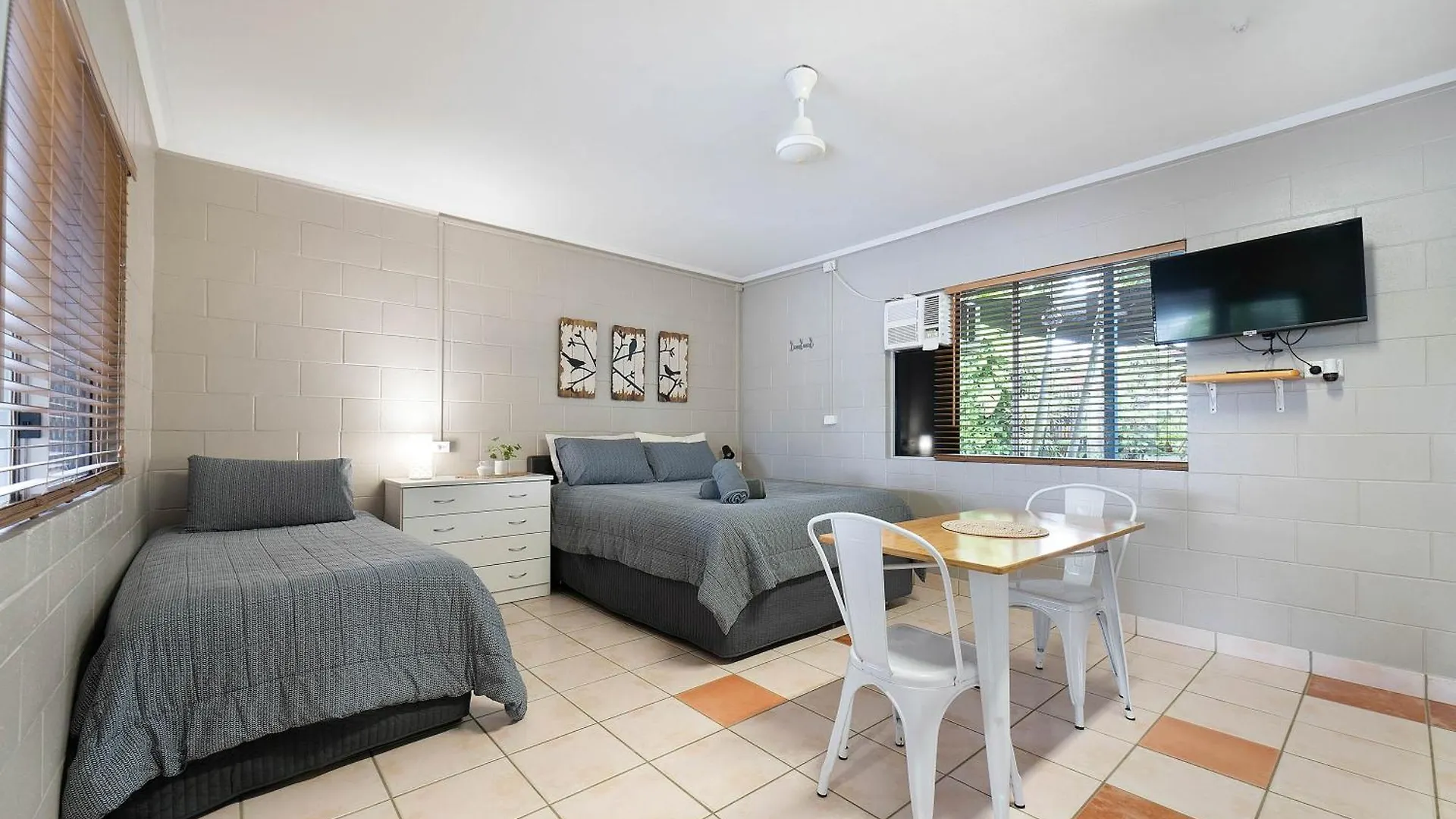 Seaforth Holiday Units